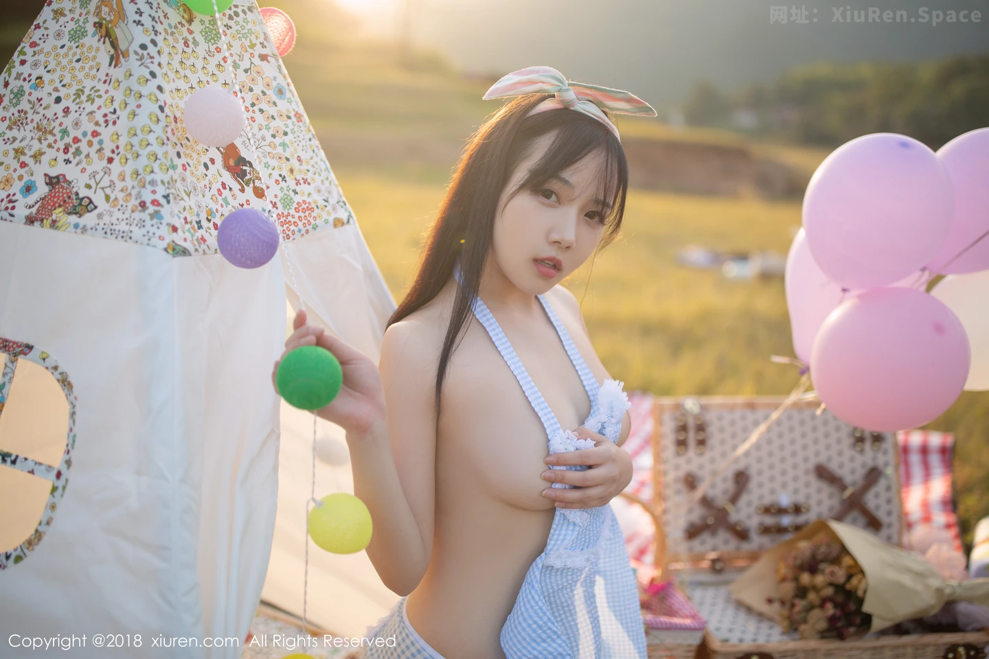 图片[2]-[XiuRen秀人网]VOL.1207 嫩模徐微微mia户外性感女仆装半脱露美乳翘臀极致诱惑写真80P-秀人网官方网站